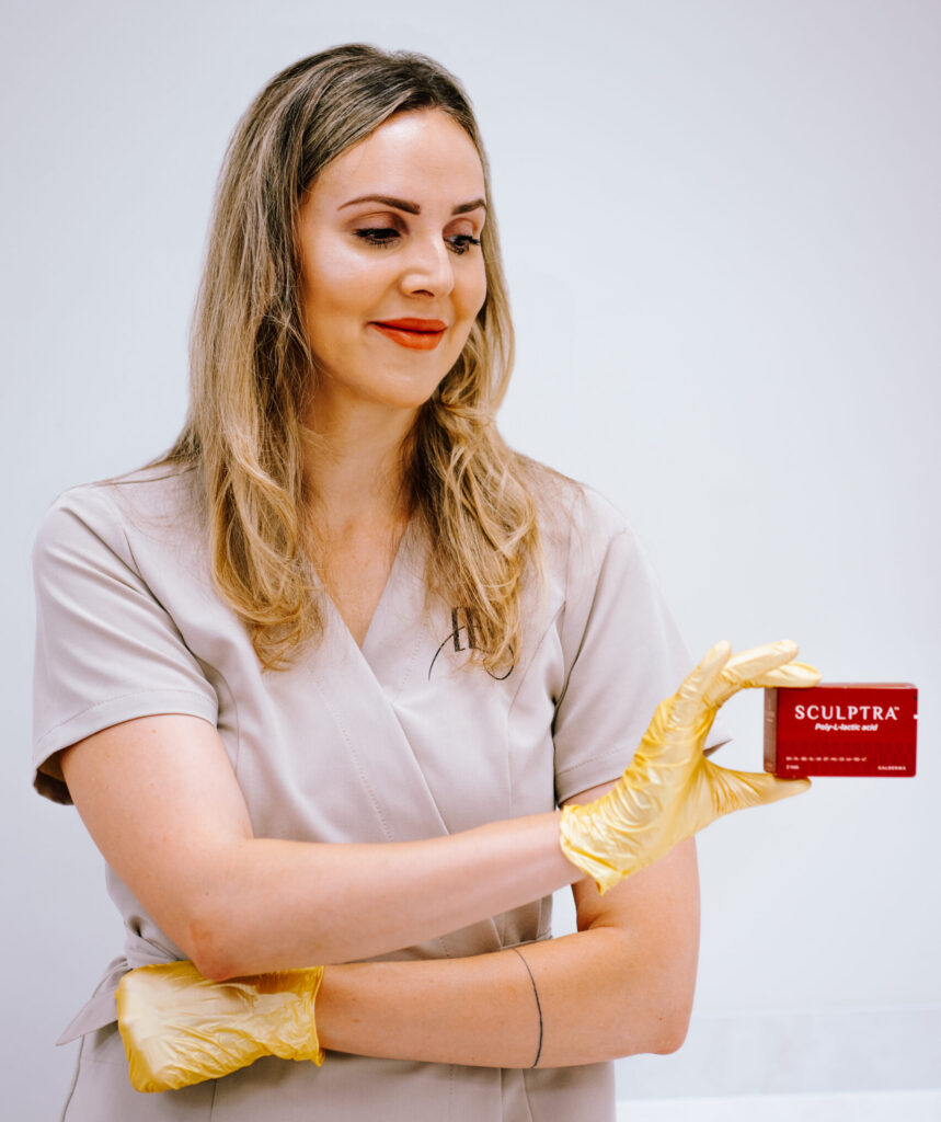 Správny výber medzi Sculptrou® a Radiesse® závisí od kvality pokožky, miery straty objemu, ochabnutia tkanív, anatomických pomerov tváre a predovšetkým od cieľa, ktorý chceme ošetrením dosiahnuť.